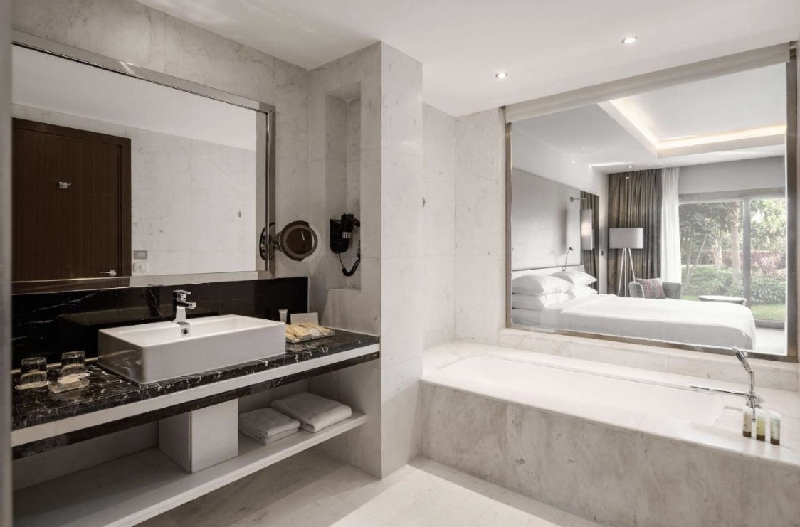 Dusit Thani Lakeview Cairo